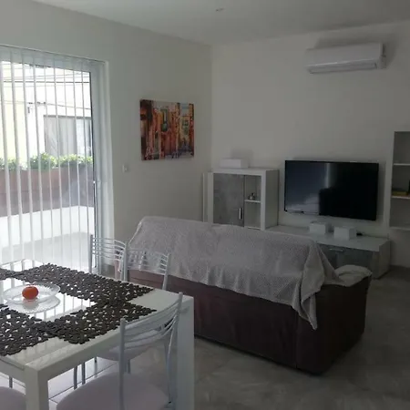 Omega Court, 1 Apartament Iklin