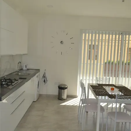 Omega Court, 1 Apartament Iklin